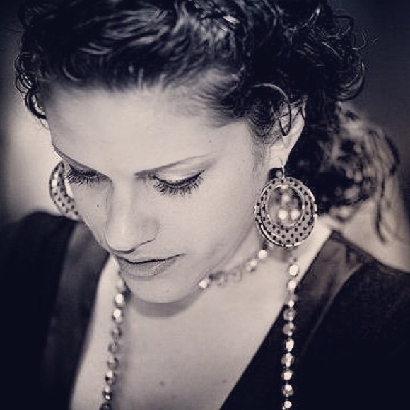 Meet your Posher, Natalie! - Picture 2 of 3